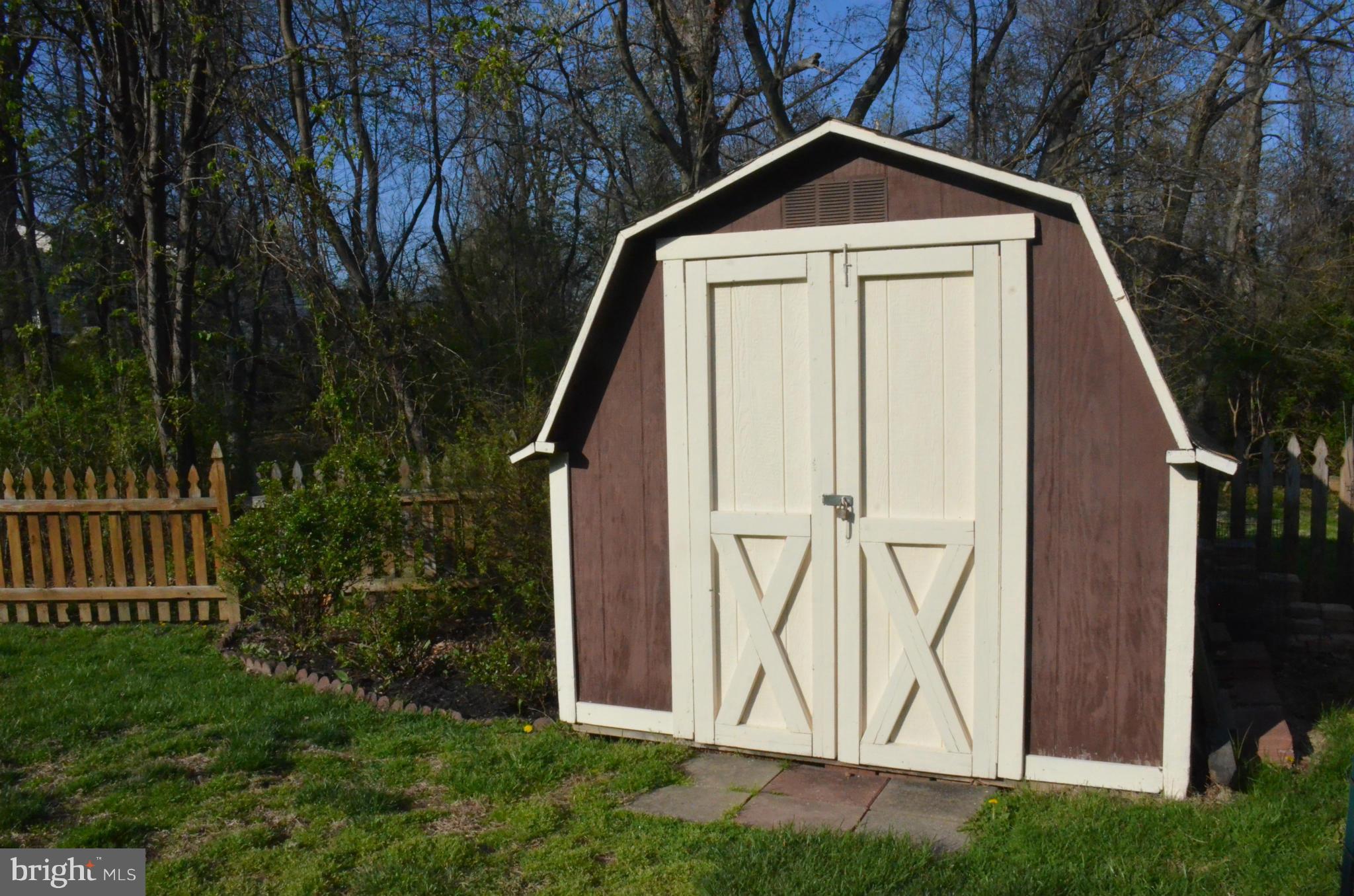 SEVEN COURTS - Residential