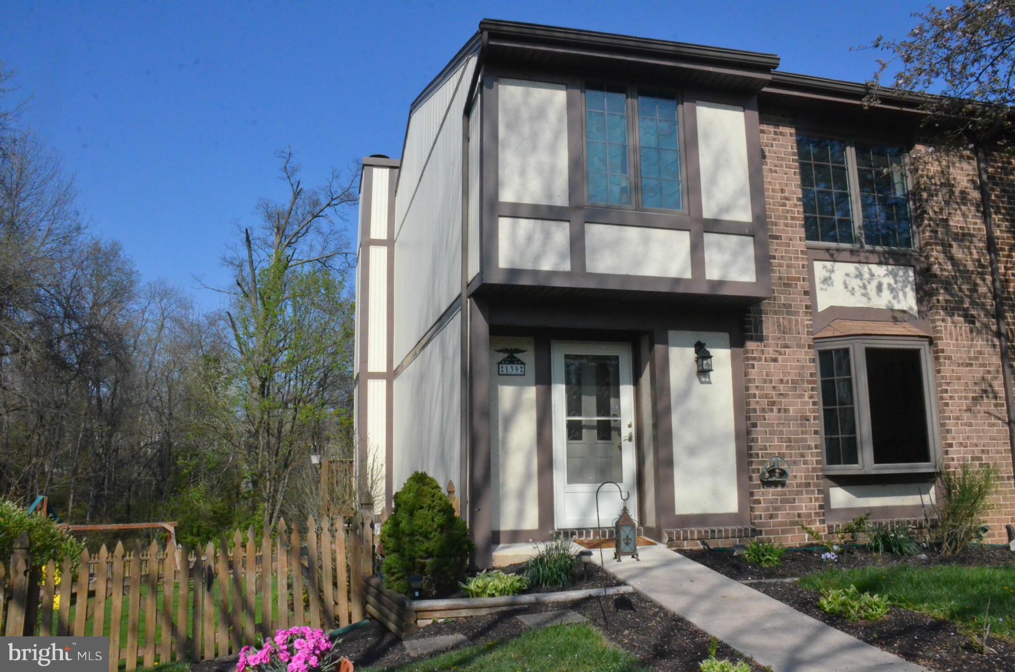 SEVEN COURTS - Residential