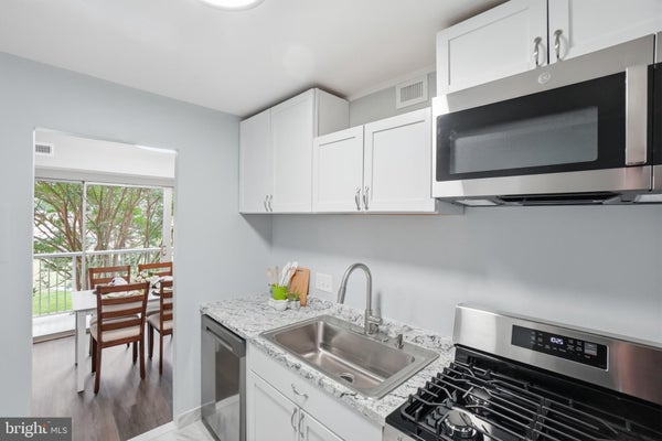 8003 CHANUTE PL APT 8, FALLS CHURCH, VA 22042 - Image 76c678f3b11d3d05e29a4bb06a1f290f/2802803871