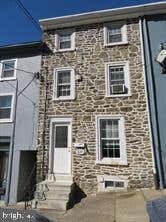 Townhouse For Rent - 156 Grape Street<br/> Philadelphia County, PHILADELPHIA, PA 19127
