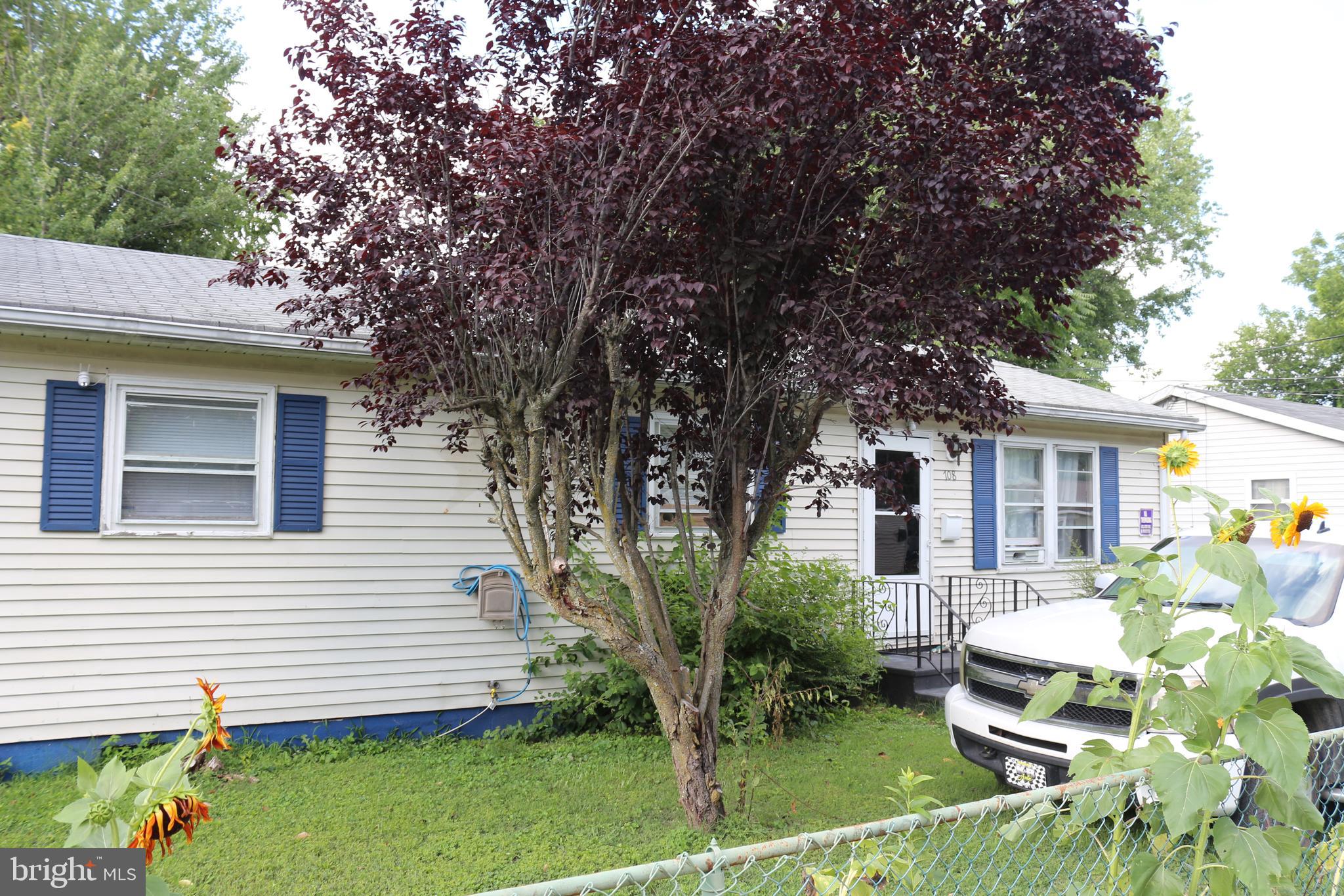 708 WOOLFORD STREET