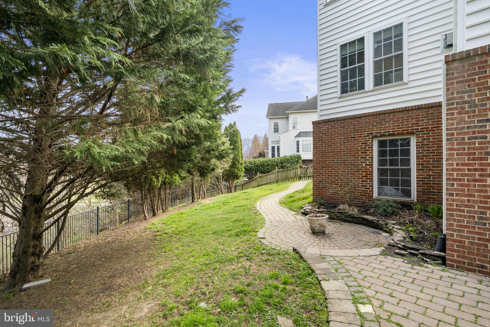 LANSDOWNE ON THE POTOMAC - Residential