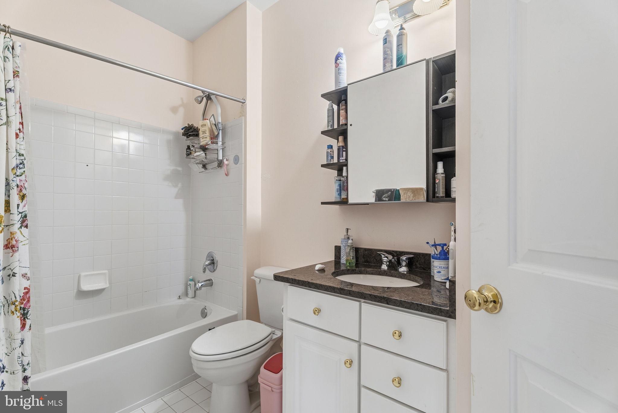 LANSDOWNE ON THE POTOMAC - Residential