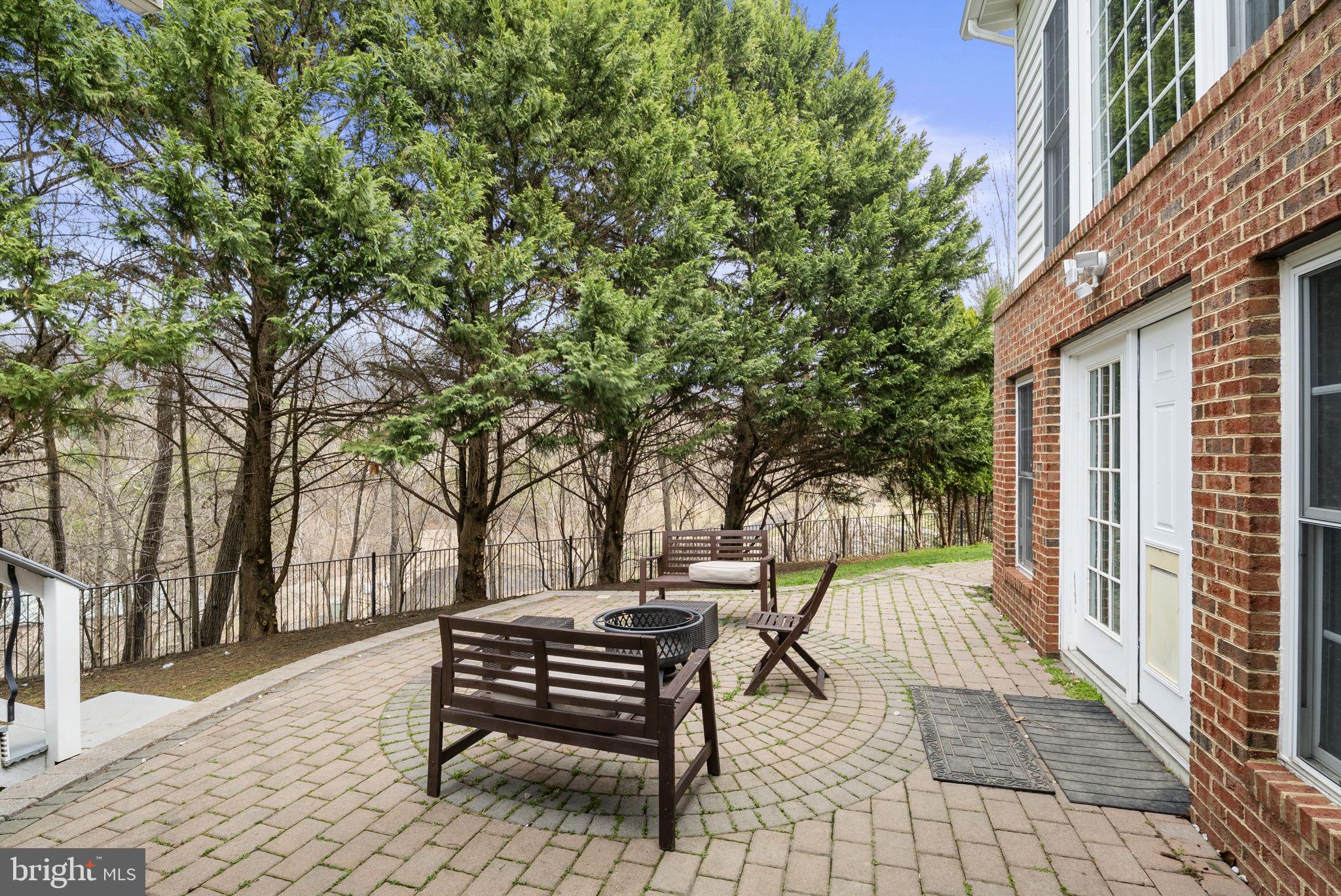 LANSDOWNE ON THE POTOMAC - Residential