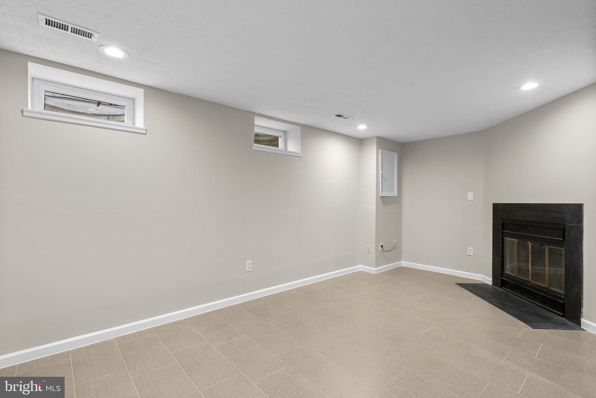 GUNNERS LAKE VILLAGE - Residential