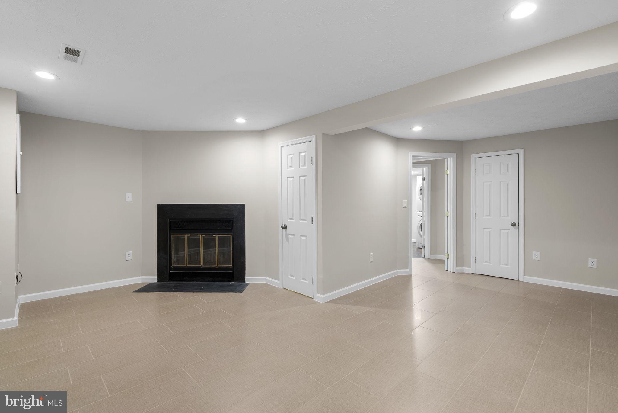 GUNNERS LAKE VILLAGE - Residential