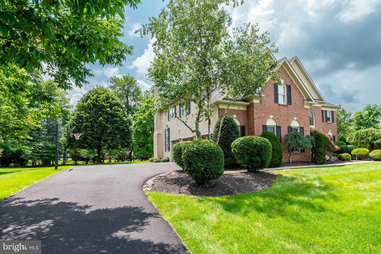 1230 PETERMAN LANE