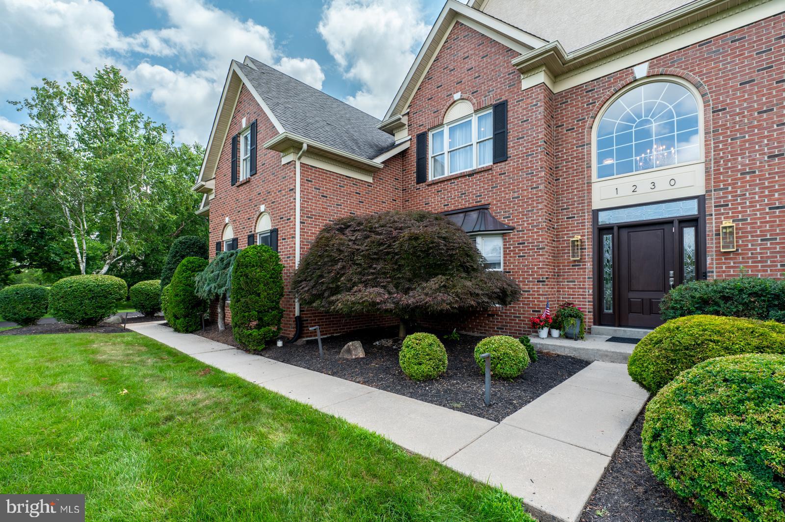 1230 PETERMAN LANE