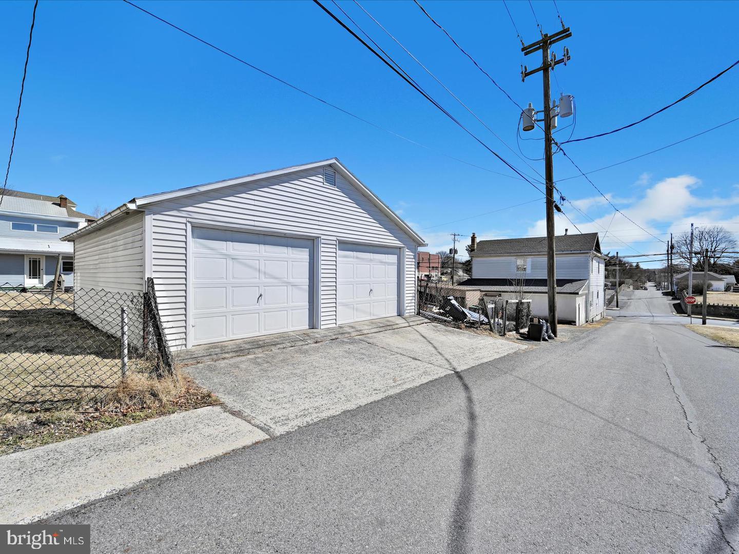 FRACKVILLE - Residential