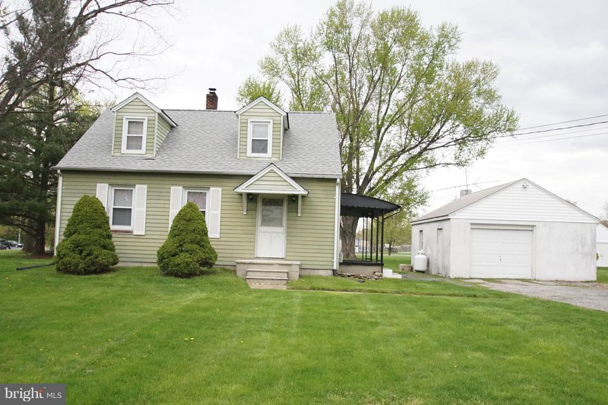 SATURDAY 4/7 at 5:00pm. AVAILABLE NOW FOR RENT    GREAT SINGLE FAMILY HOME ON .56 AC CORNER LOT. 3 BEDROOMS ON UPPER LEVEL, 1.5 BATHS, CENTRAL AIR, NEW FRIG. SCREENED IN PORCH, GAZEBO & A DECK. OVERSIZED DETACHED GARAGE WITH ELECTRIC, HEAT & AIR. RENTAL APPLICATION IS ON KITCHEN COUNTER AND ONLINE. LOCATED IN BEL AIR AND CLOSE TO EVERYTHING!