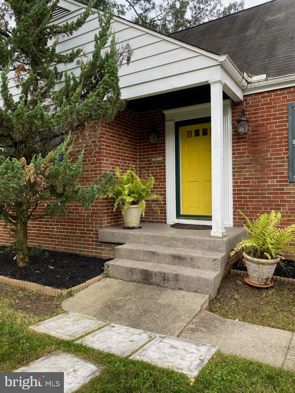 8801 CHRISTINA LANE