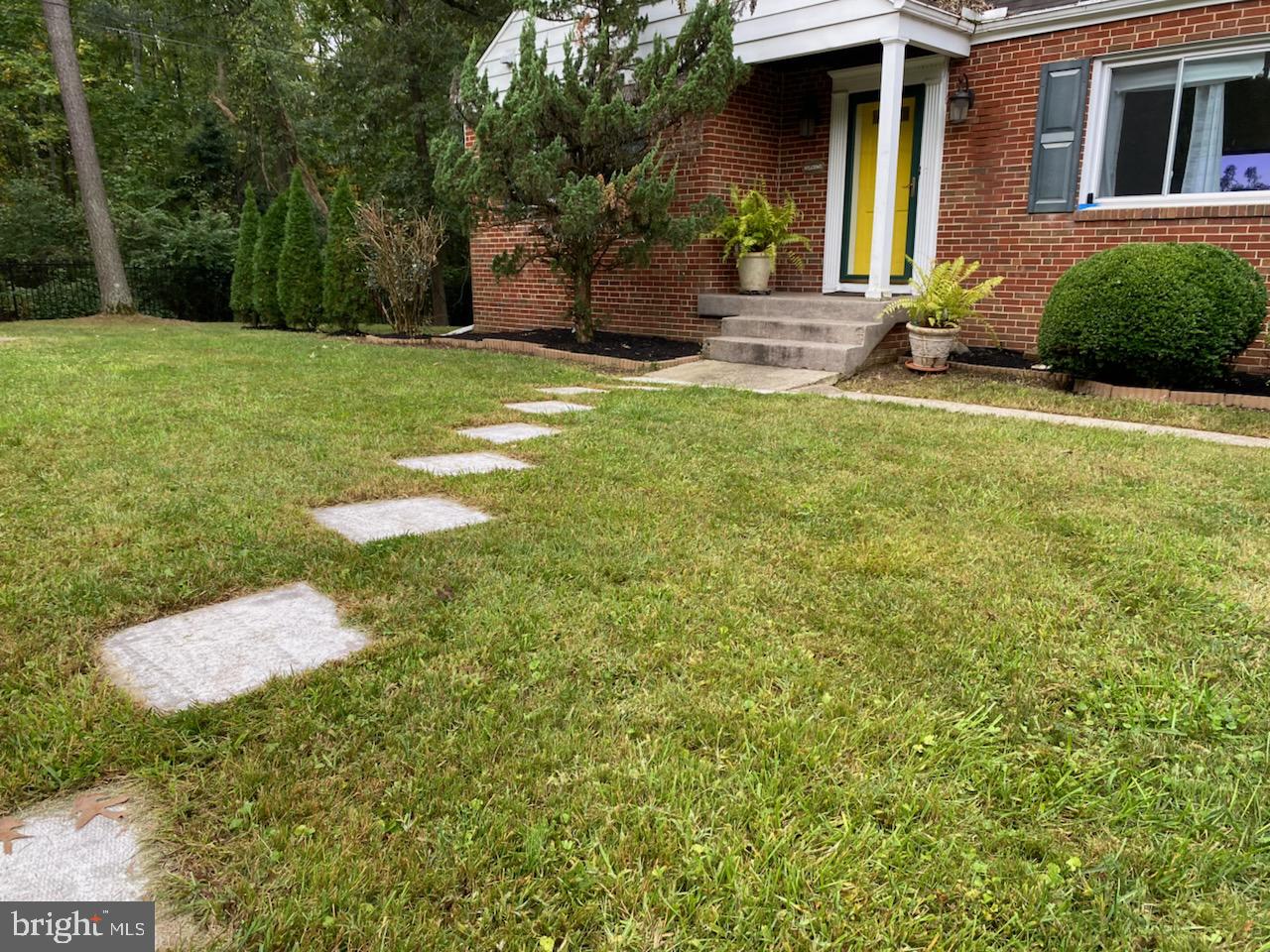 8801 CHRISTINA LANE