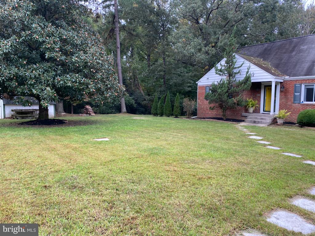 8801 CHRISTINA LANE