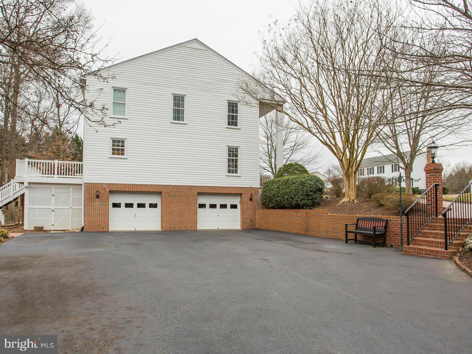 RIDGE POINTE - Residential