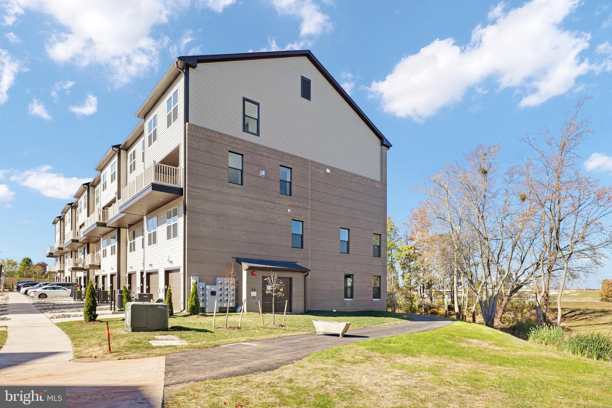 THE BOULEVARDS AT WESTFIELDS - Residential Lease