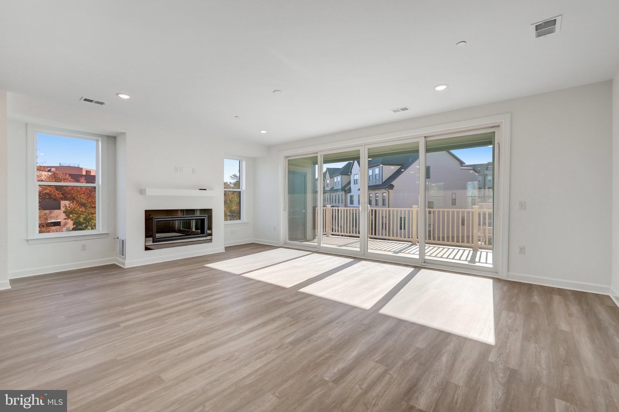 THE BOULEVARDS AT WESTFIELDS - Residential Lease