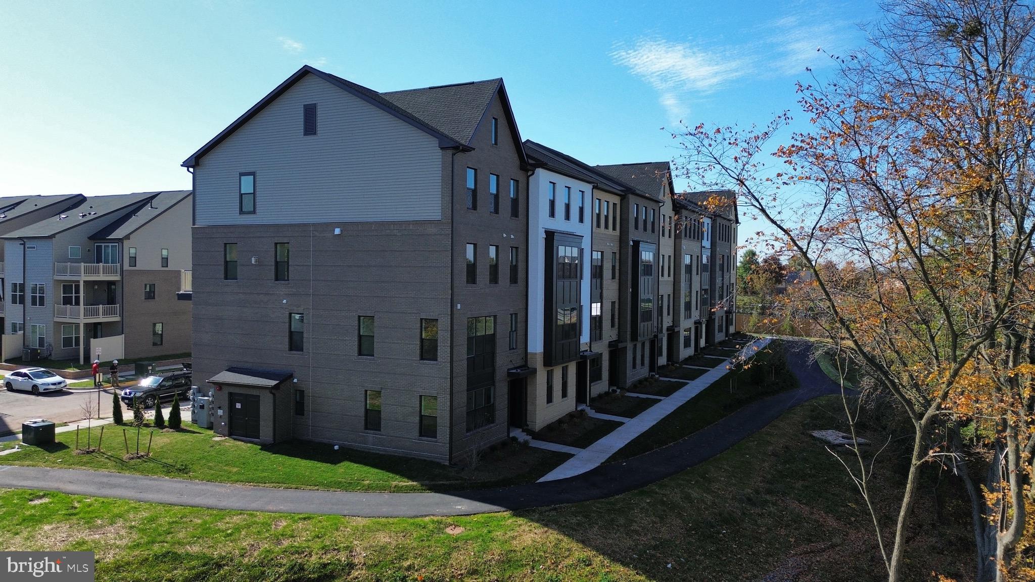 THE BOULEVARDS AT WESTFIELDS - Residential Lease