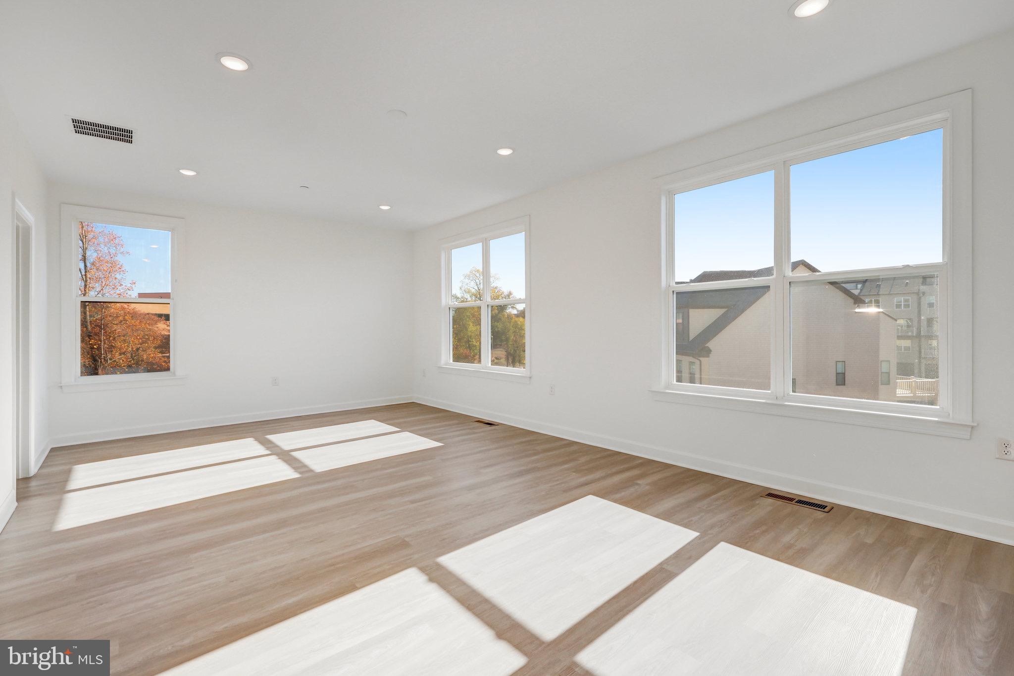 THE BOULEVARDS AT WESTFIELDS - Residential Lease