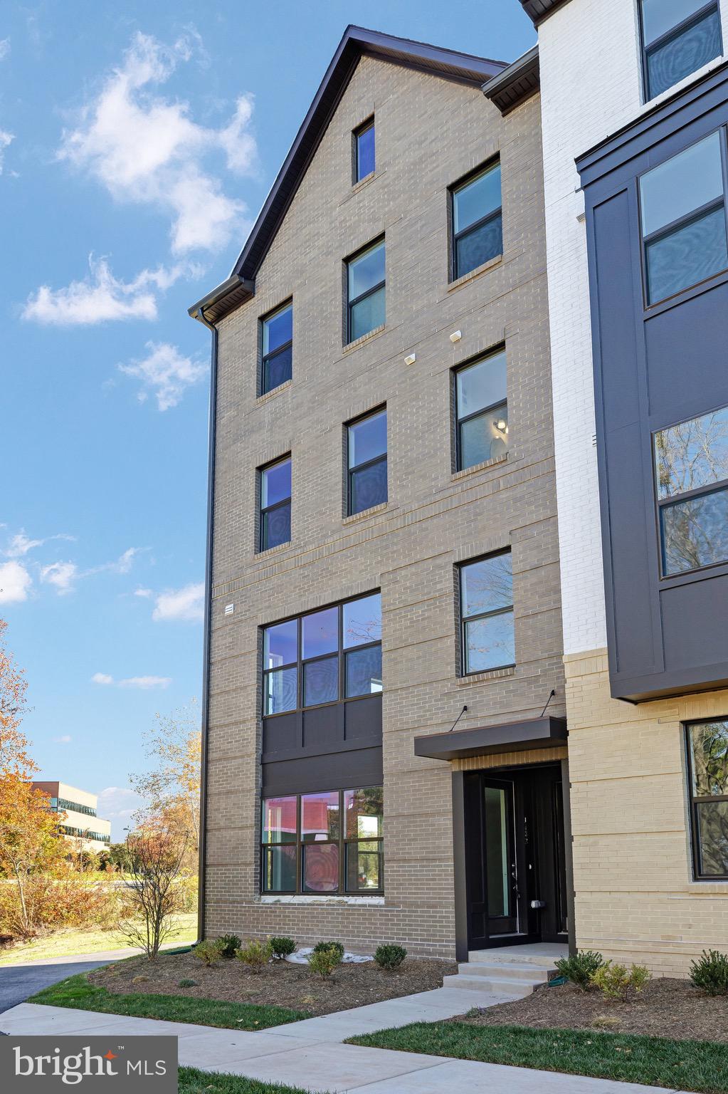 THE BOULEVARDS AT WESTFIELDS - Residential Lease