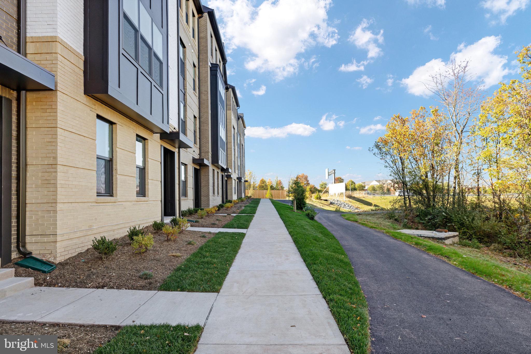 THE BOULEVARDS AT WESTFIELDS - Residential Lease