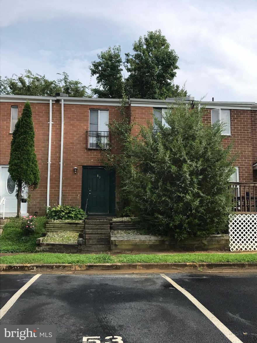 Brick 2 level townhouse in Stafford Oaks.  Home features 3 bedrooms, 1.5 bathrooms, large family room and fenced back yard.  Close to schools, shops and major commuter routes.  We are Pet Friendly. Housing Choice Program Vouchers accepted. Showings by Appointment Only.  All Credit Considered!  Apply Today! *$10 Monthly HVAC filter program. Delivered Quarterly.