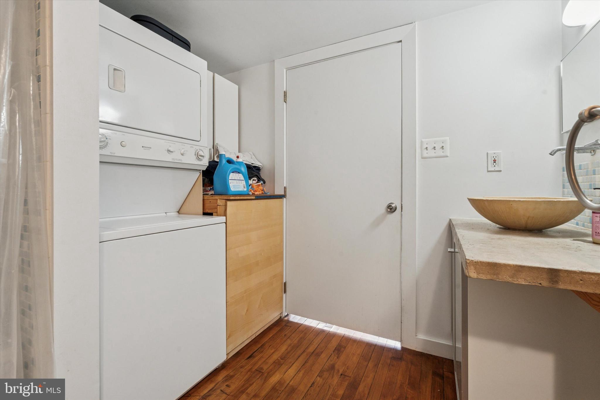 LOFT DISTRICT - Residential Lease