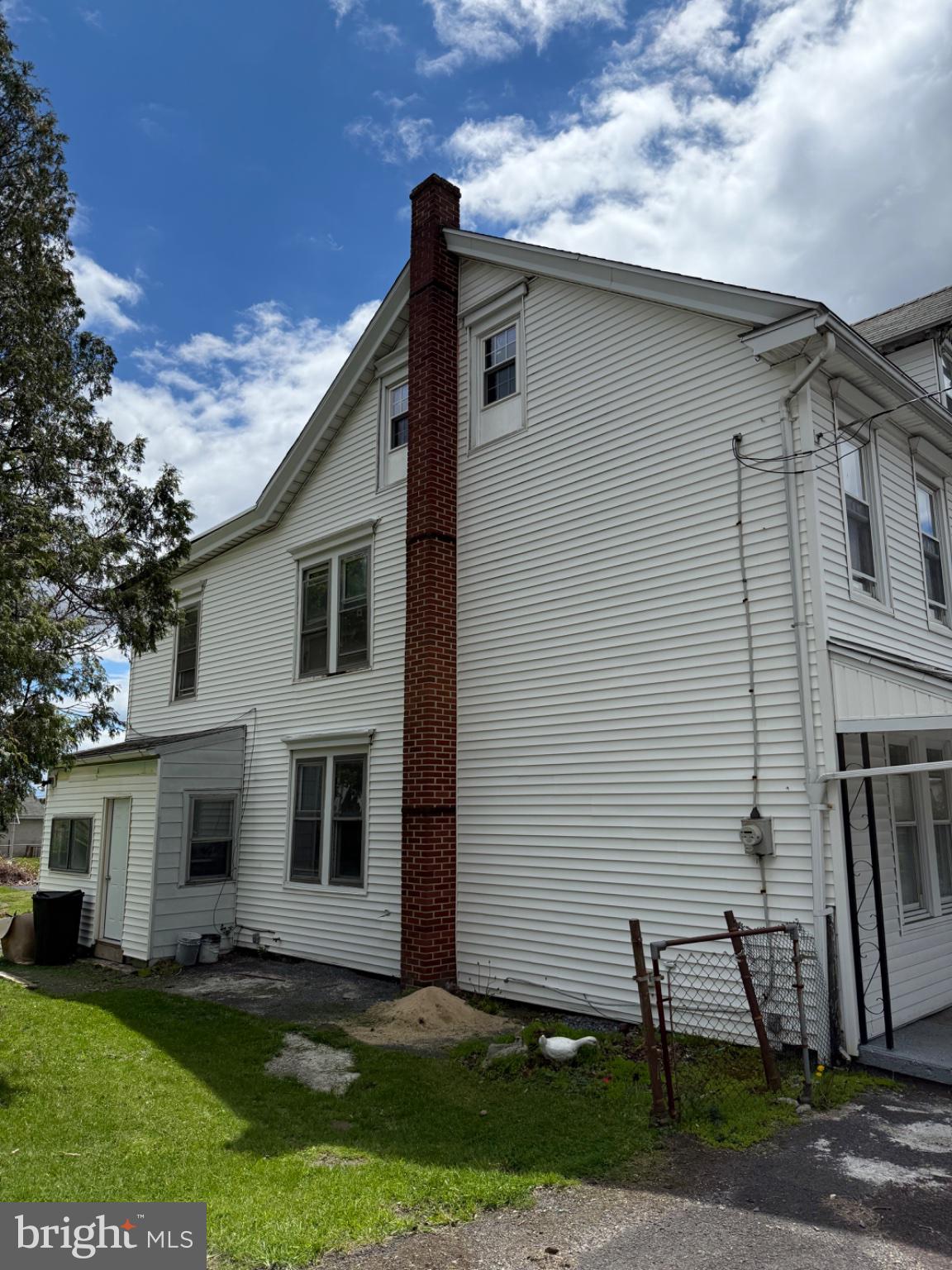328 E OAK STREET