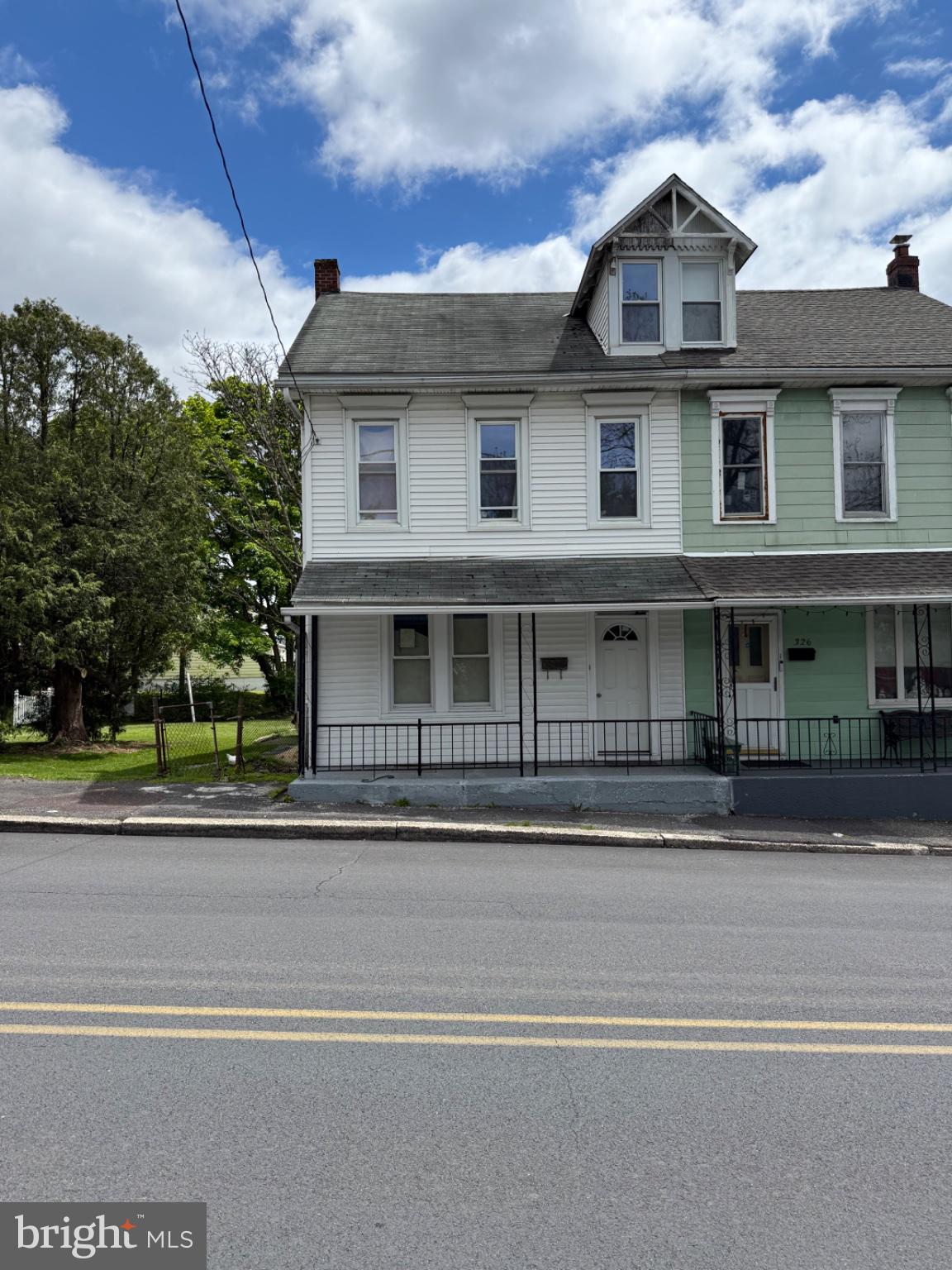 328 E OAK STREET