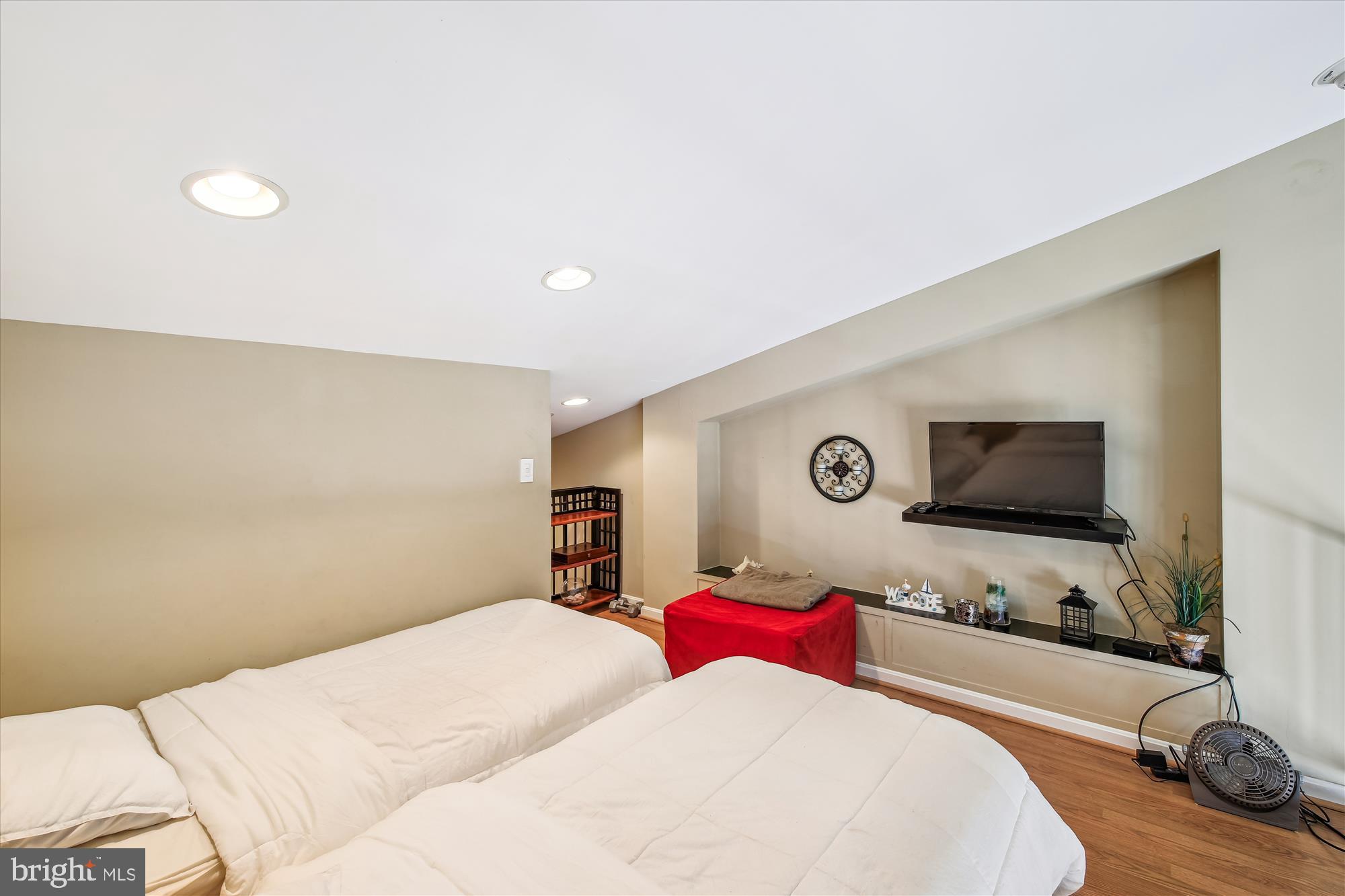 SEA COLONY EAST - Residential