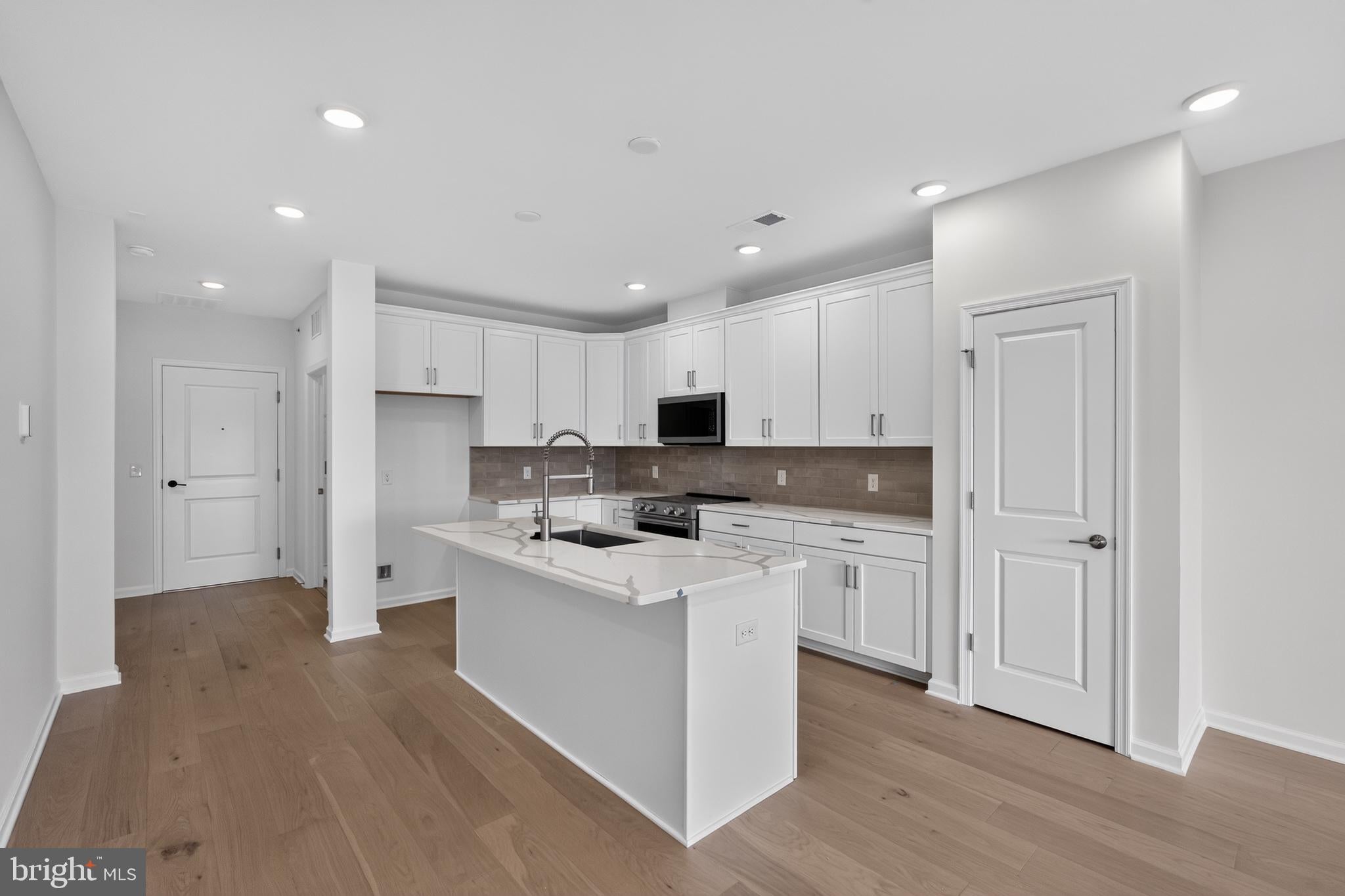 431 WASHINGTON STREET 2110 JADWIN