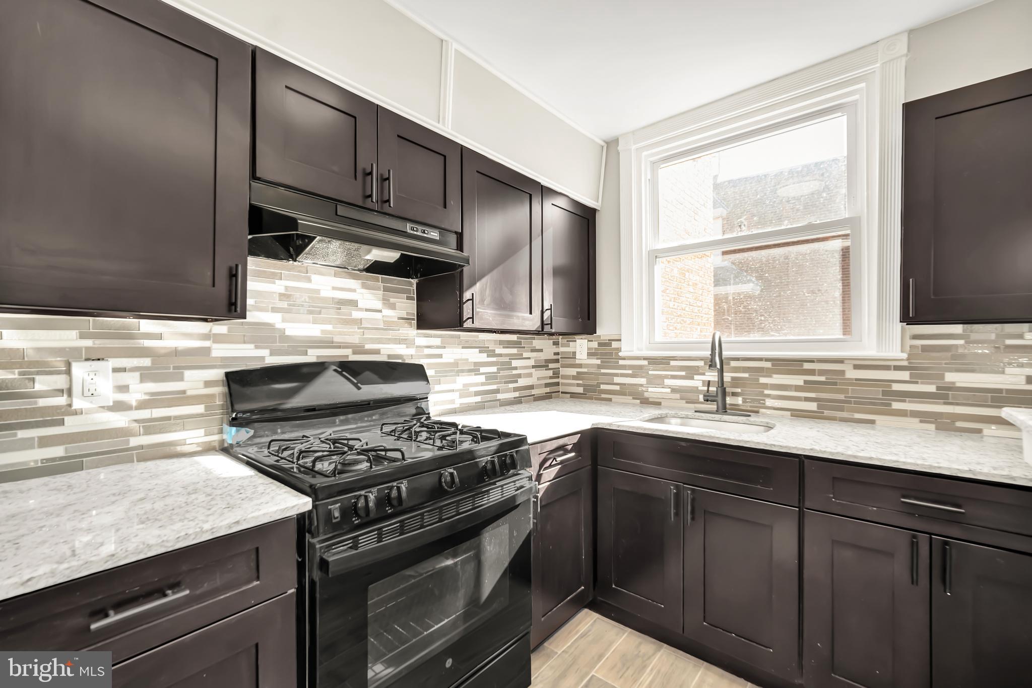 OXFORD CIRCLE - Residential