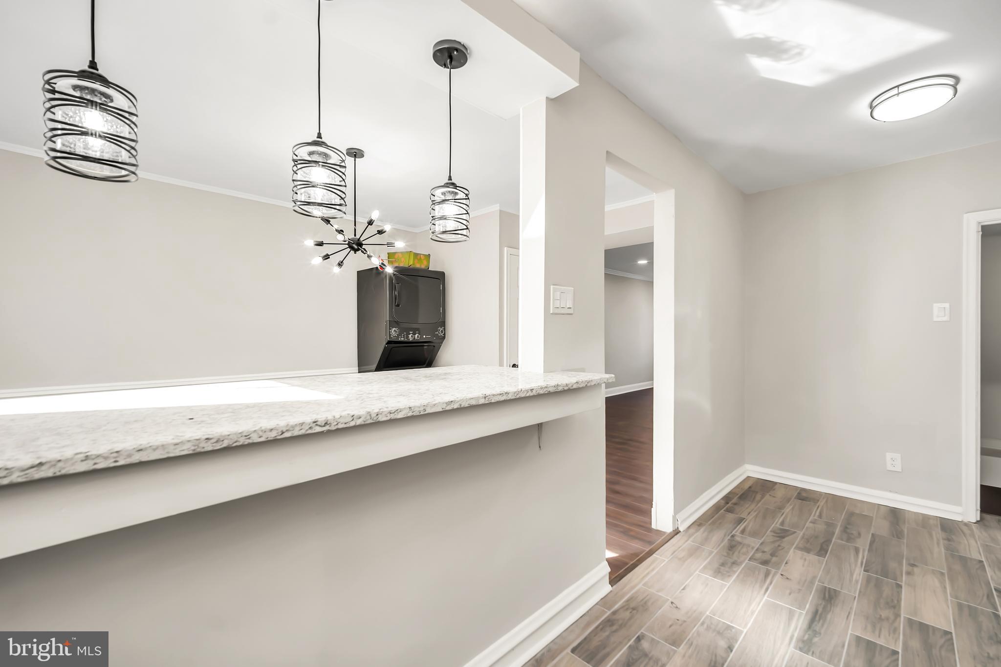 OXFORD CIRCLE - Residential