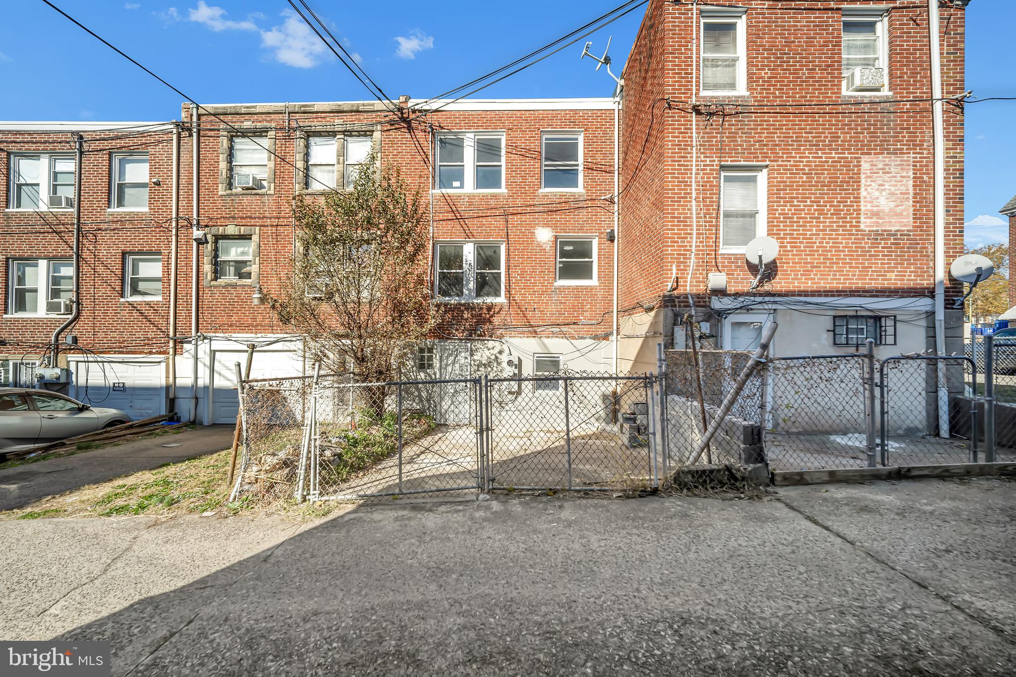 OXFORD CIRCLE - Residential