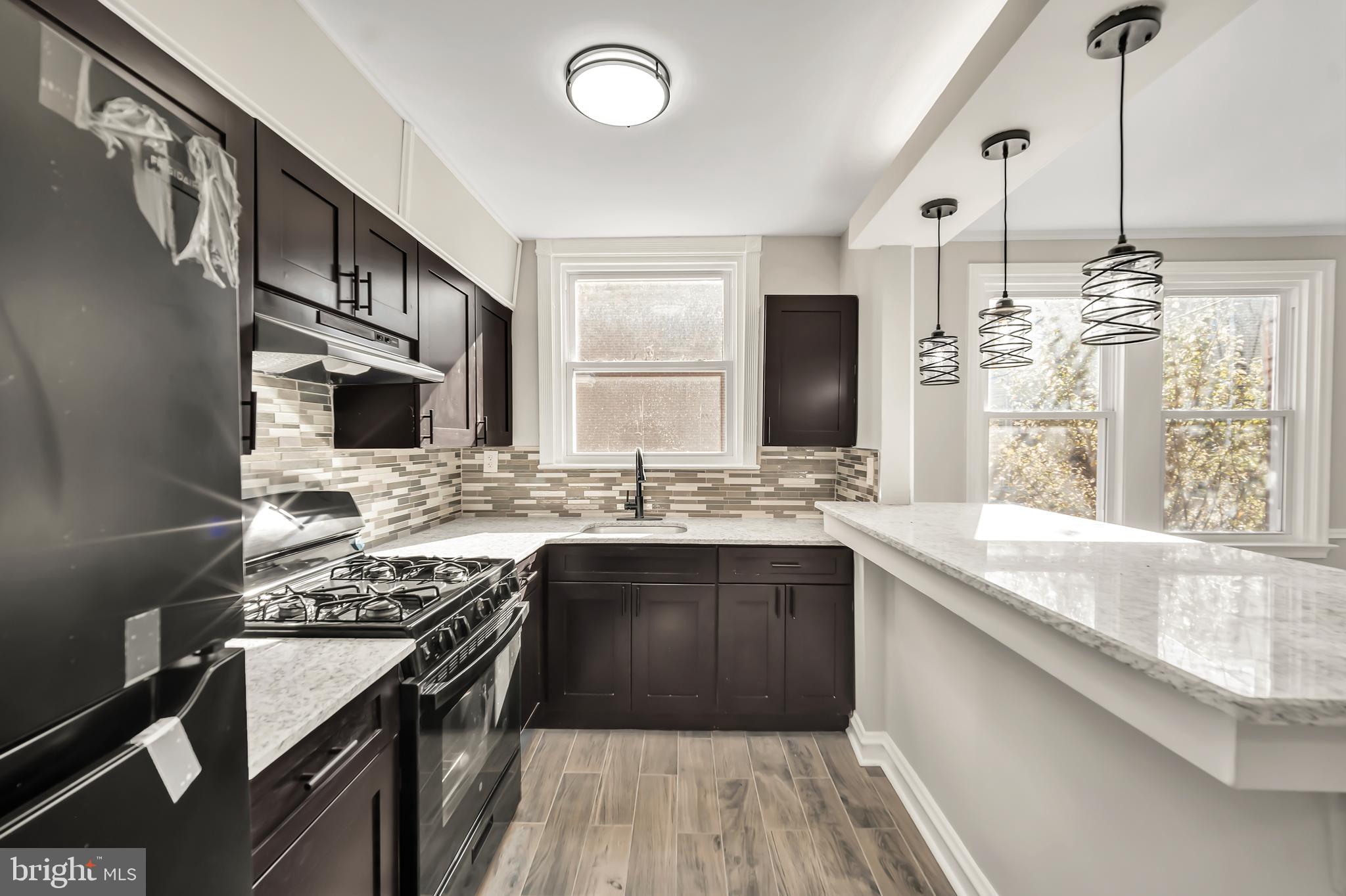 OXFORD CIRCLE - Residential