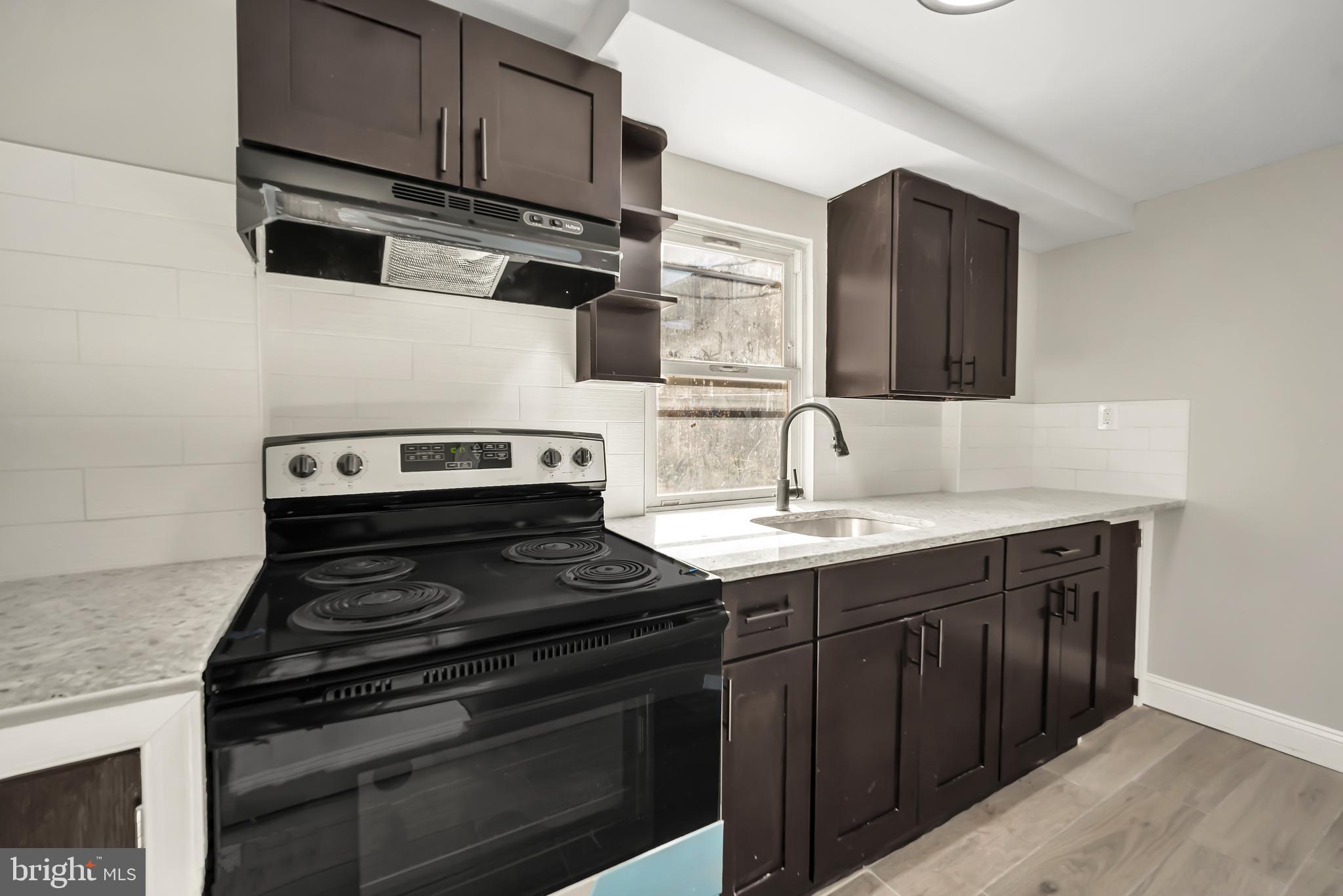 OXFORD CIRCLE - Residential