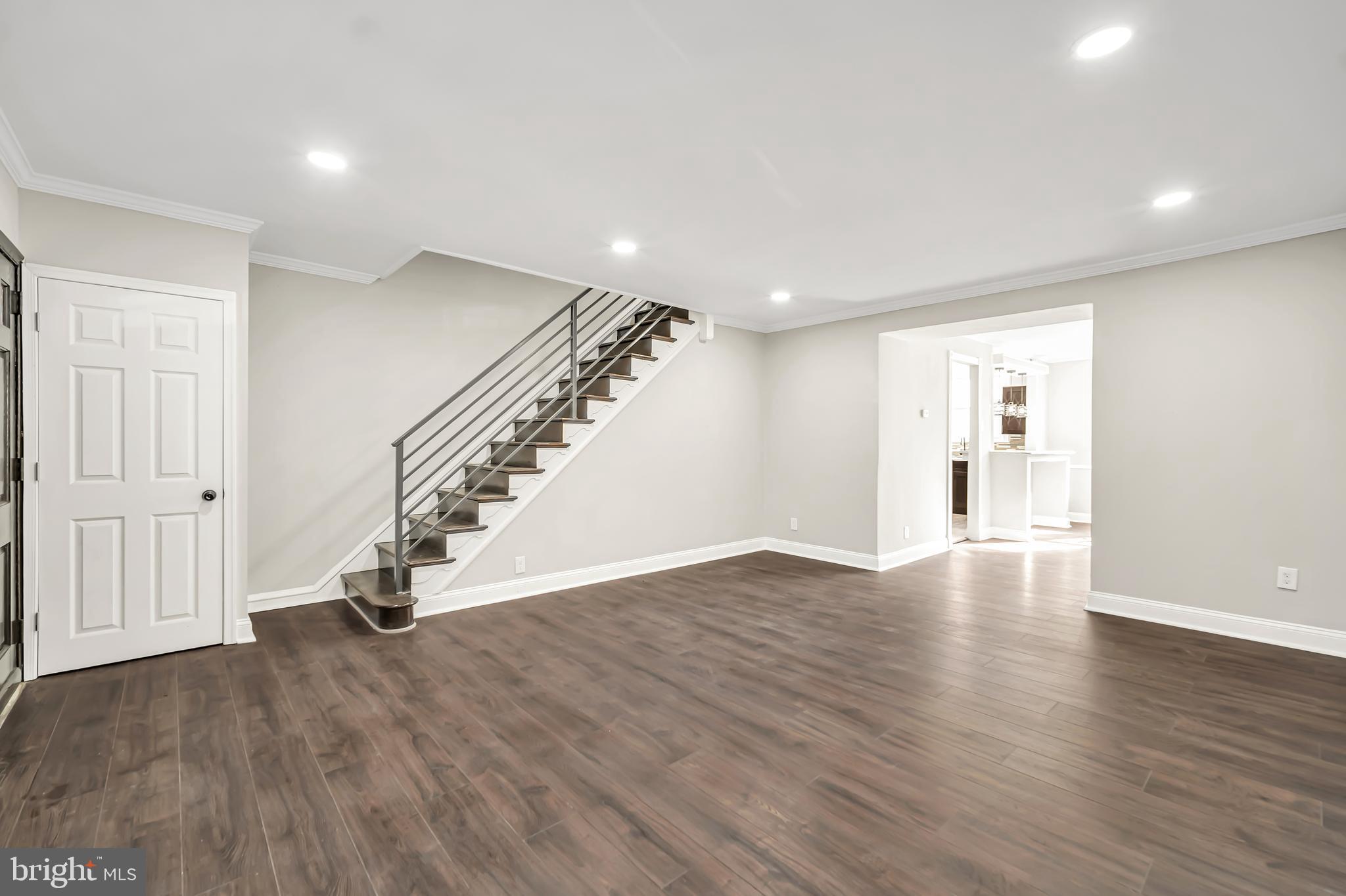 OXFORD CIRCLE - Residential