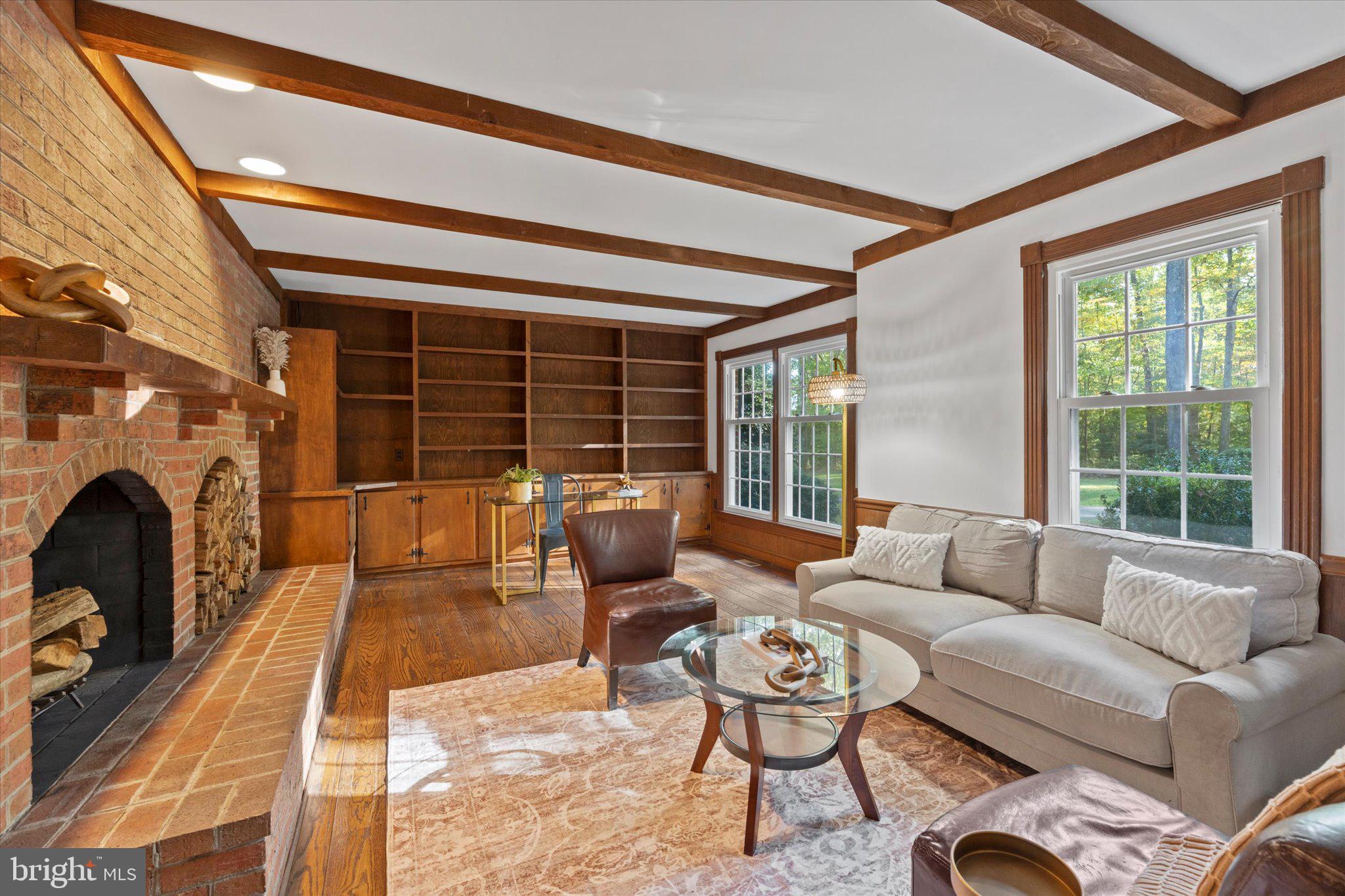 THE ENGLISH HILLS - Residential