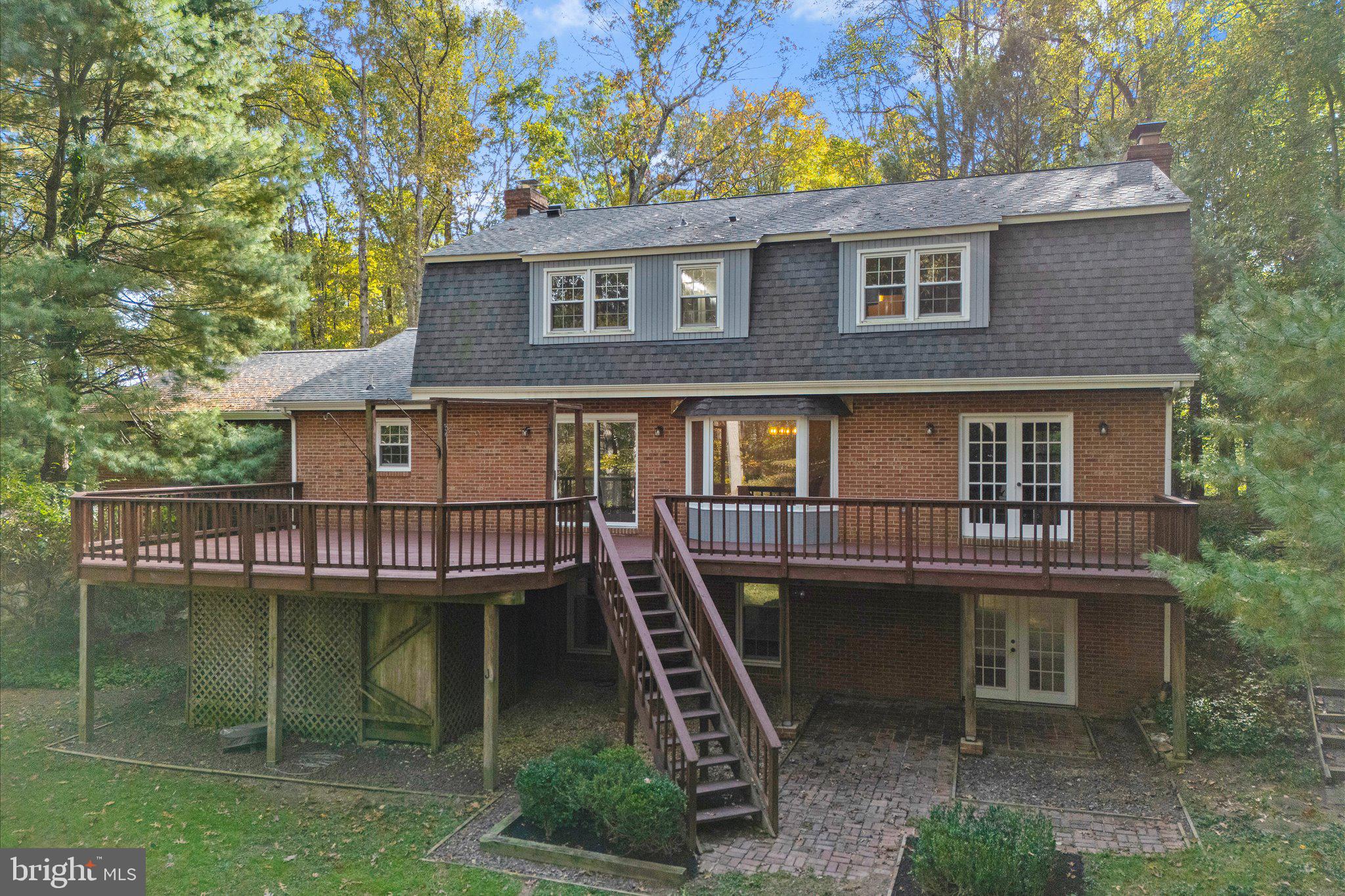 THE ENGLISH HILLS - Residential