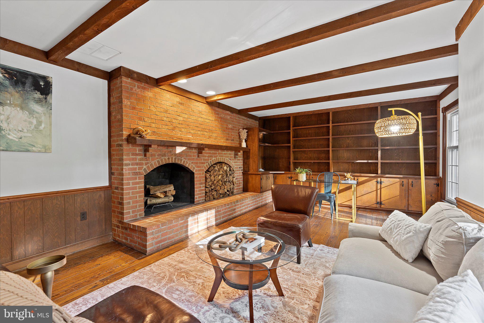 THE ENGLISH HILLS - Residential