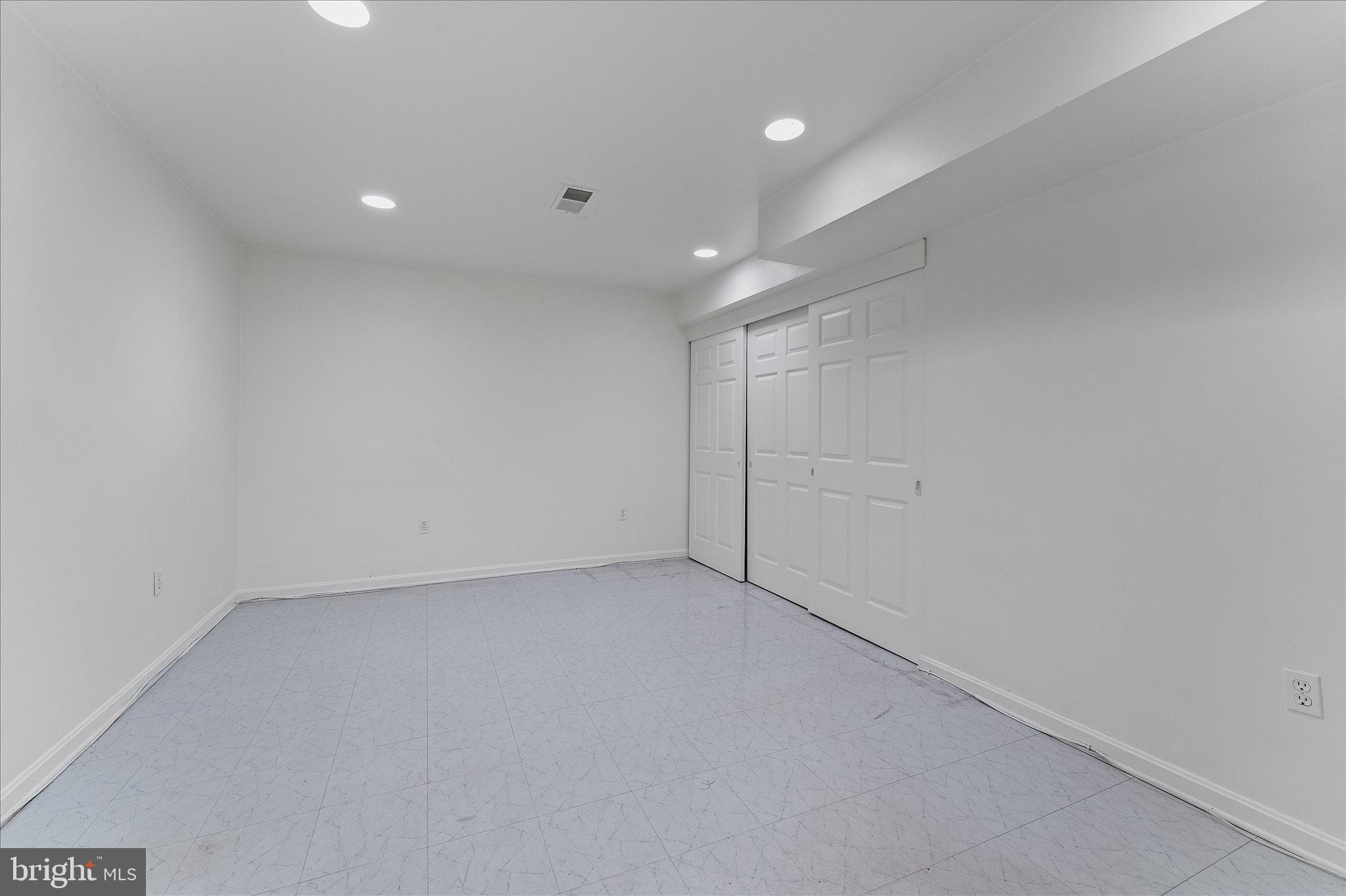 THE ENGLISH HILLS - Residential