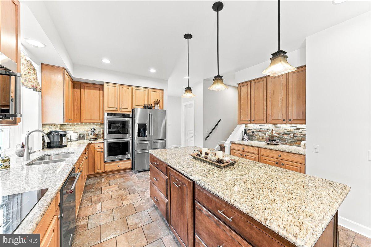 39 MAPLE LANE