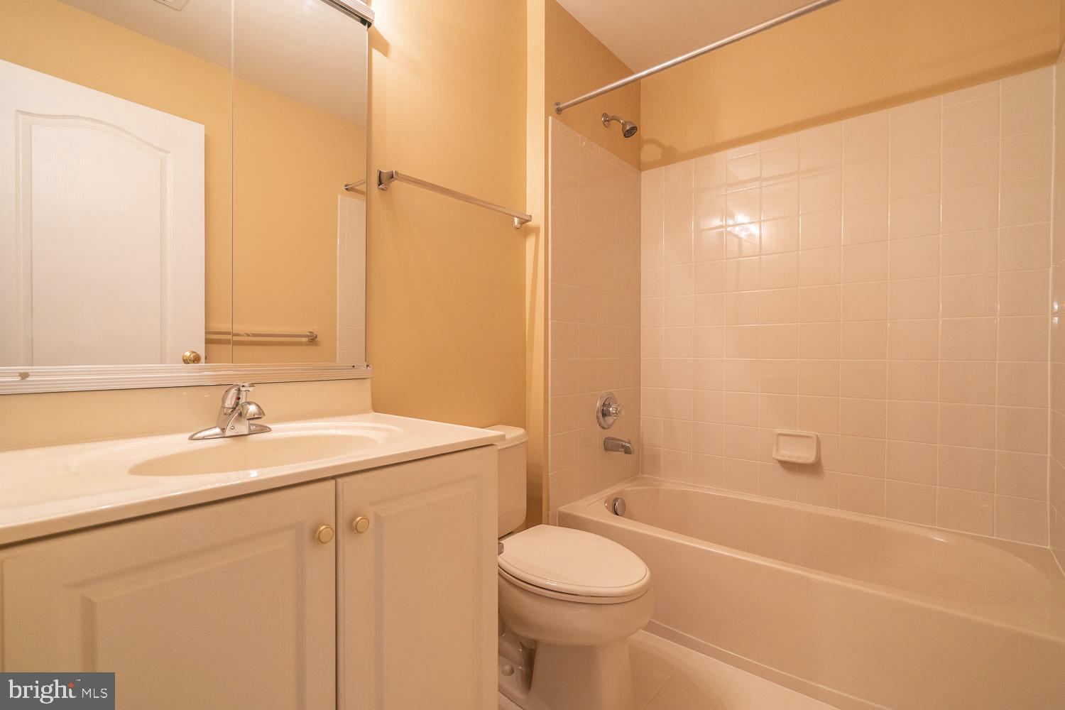 BELMONT COUNTRY CLUB - Residential Lease