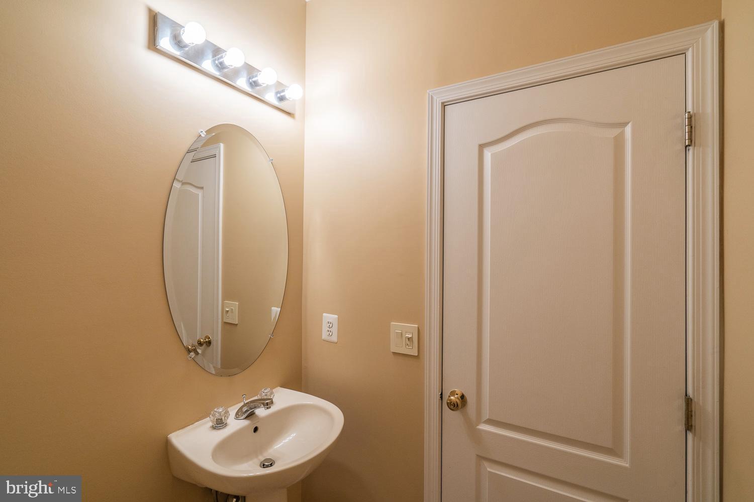 BELMONT COUNTRY CLUB - Residential Lease