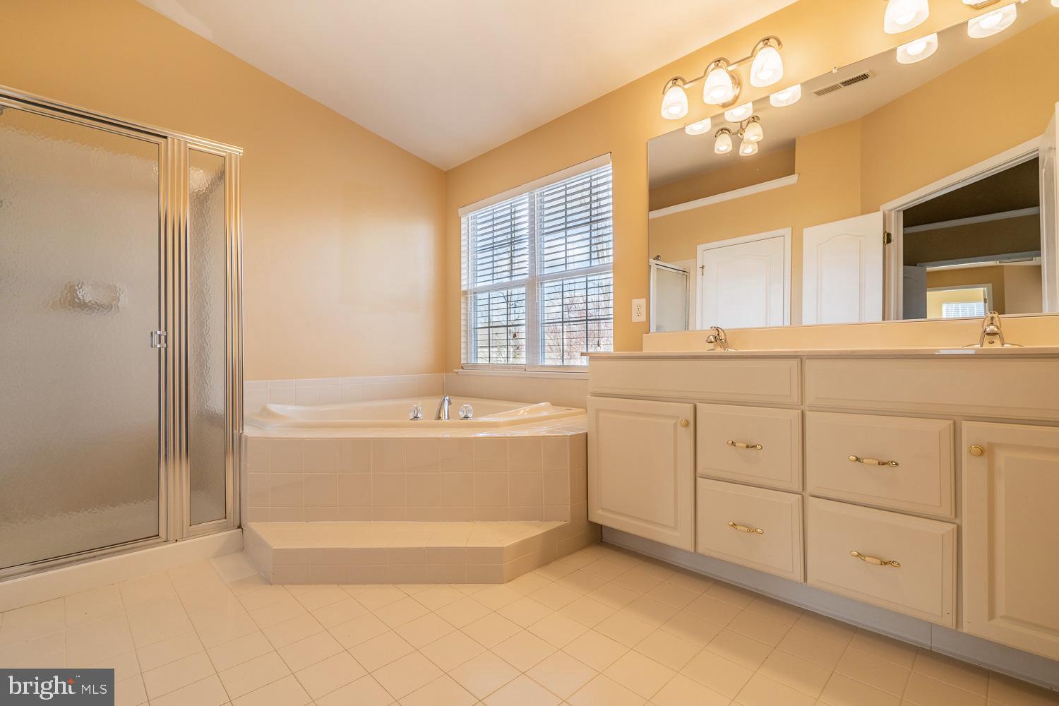 BELMONT COUNTRY CLUB - Residential Lease