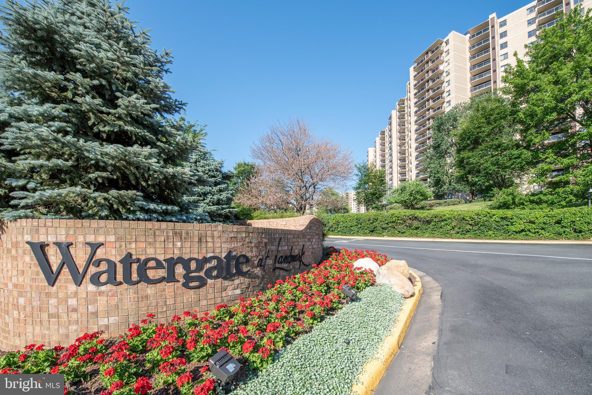 Updated 1 bed/ 1 bath in the well-known and popular community of Watergate at Landmark. Everything you can think of is the same community. Indoor and Outdoor swimming pool, indoor and outdoor tennis courts, fitness center, party rooms, convenience store, and much more for you to enjoy luxury living without leaving your home.