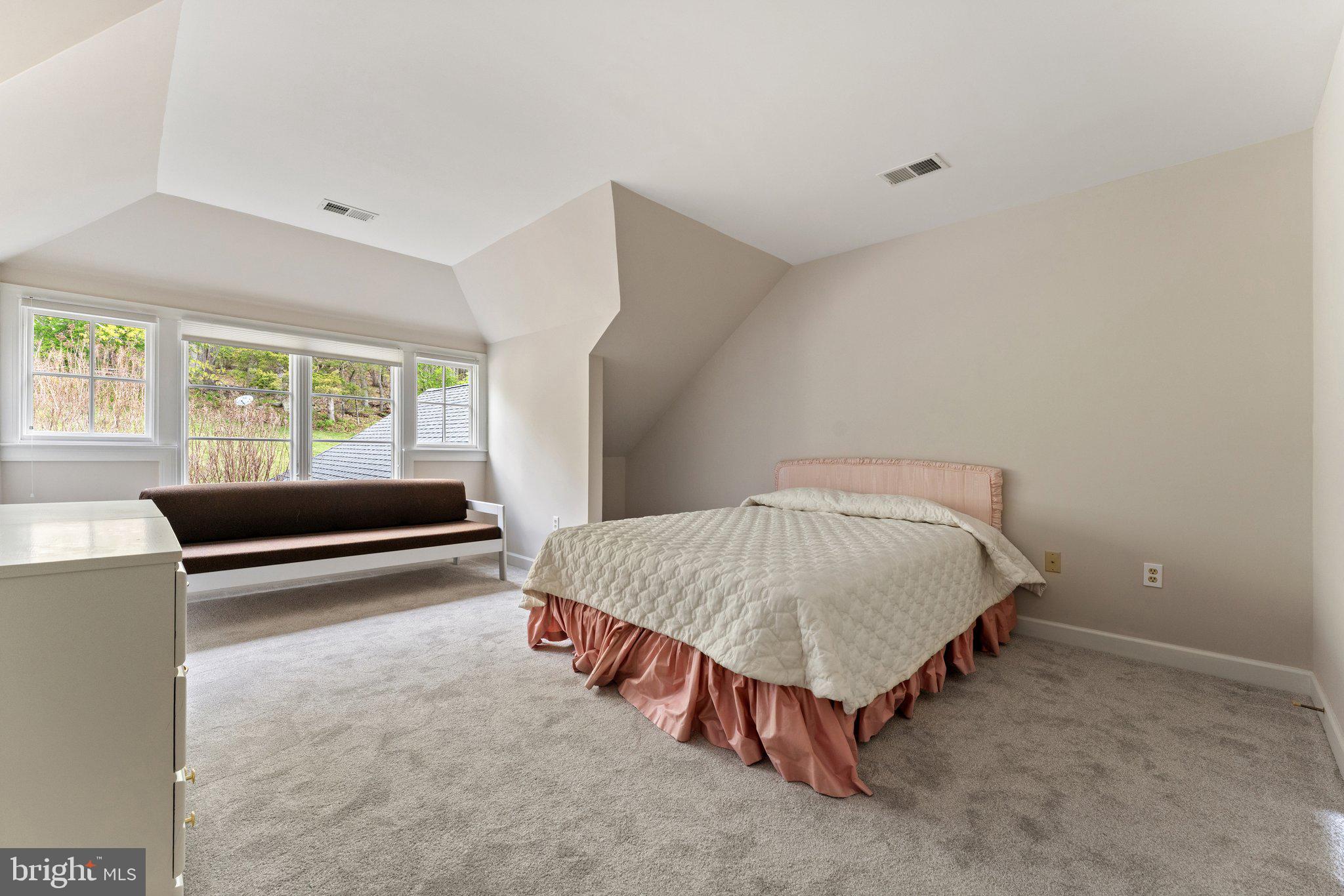 BELLEVUE FARMS - Residential