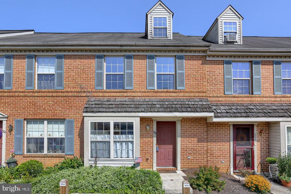 Photo of 304 MEETINGHOUSE LN, LANCASTER, PA 17601 (MLS # PALA2036864)