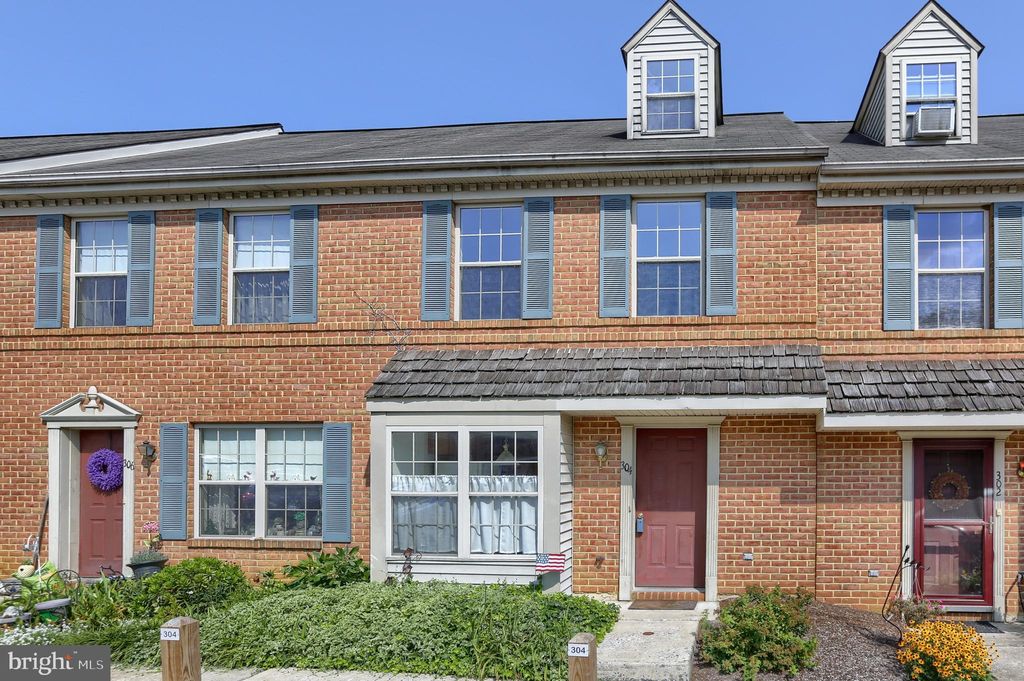 Photo of 304 MEETINGHOUSE LN, LANCASTER, PA 17601 (MLS # PALA2036864)