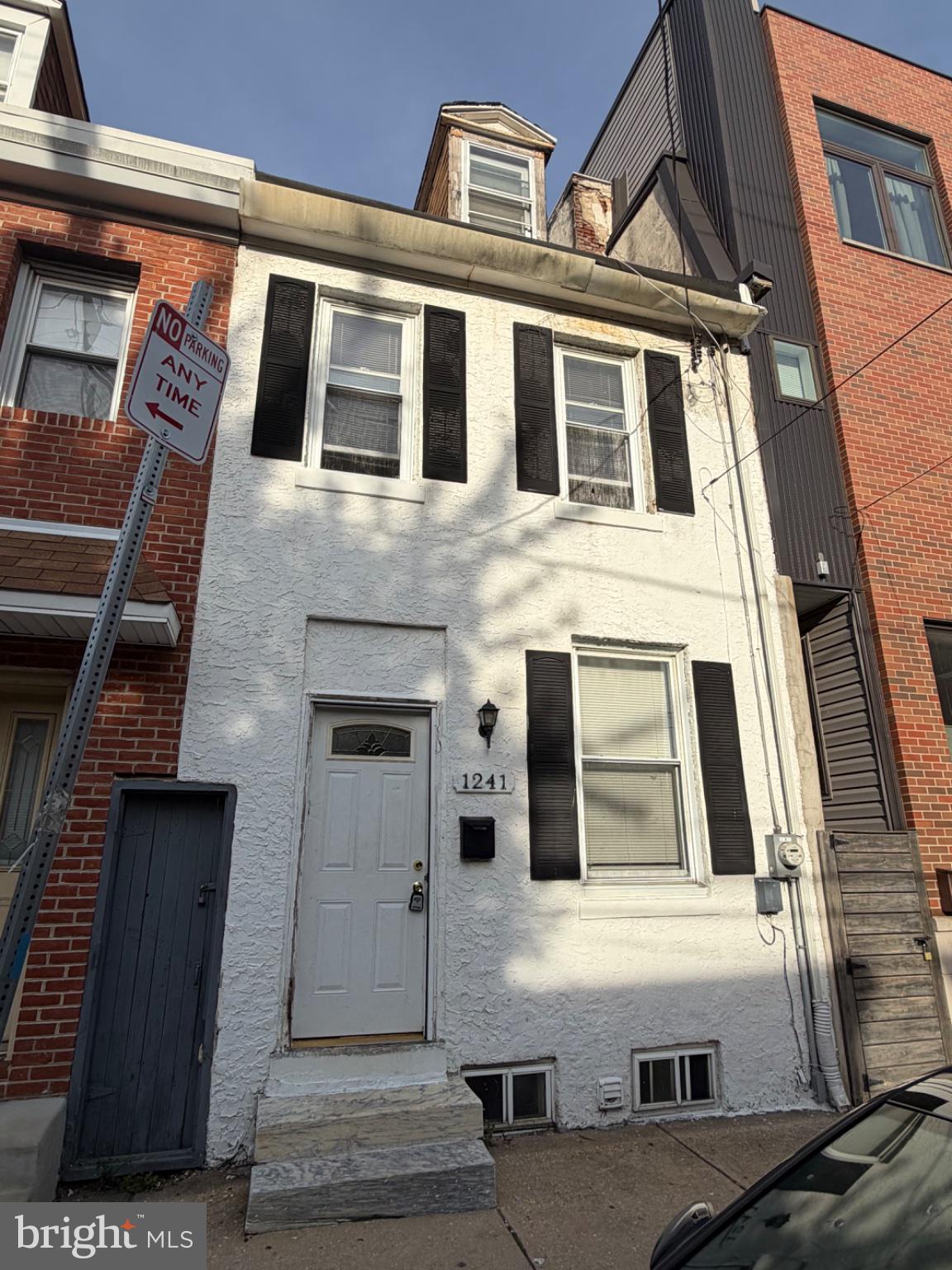 1241 E PALMER STREET