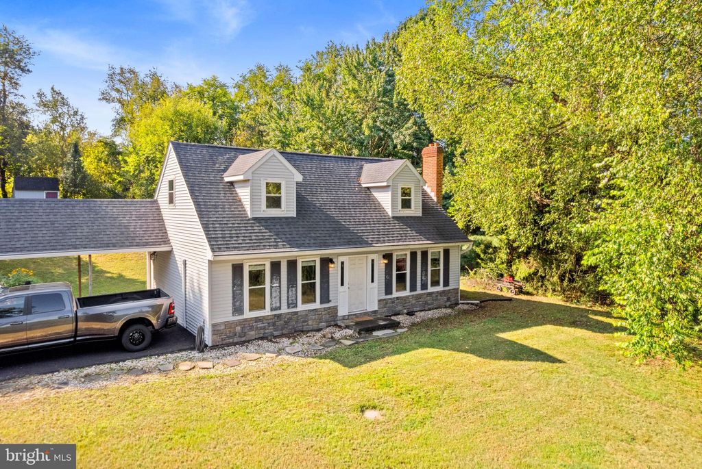 Photo of 1469 S Mountain Road, DILLSBURG, PA 17019 (MLS # PAYK2087054)
